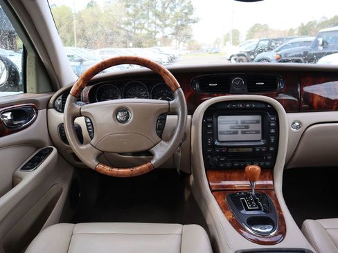 Used 2004 Jaguar XJ8 image 20