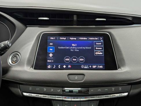 Used 2023 Cadillac XT4 Luxury w/ Cold Weather Package FWD image 19