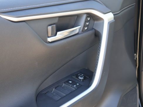 Used 2022 Toyota RAV4 Limited image 22