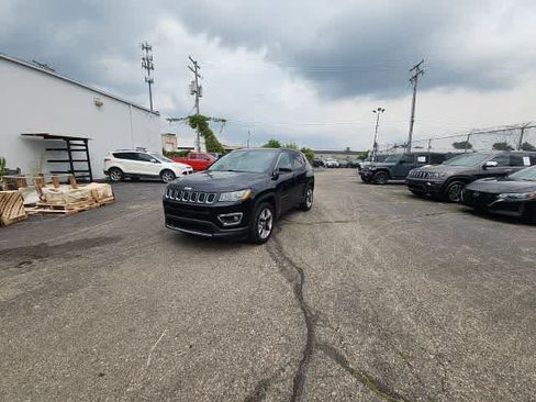 Used 2019 Jeep Compass Limited AWD/4WD image 2