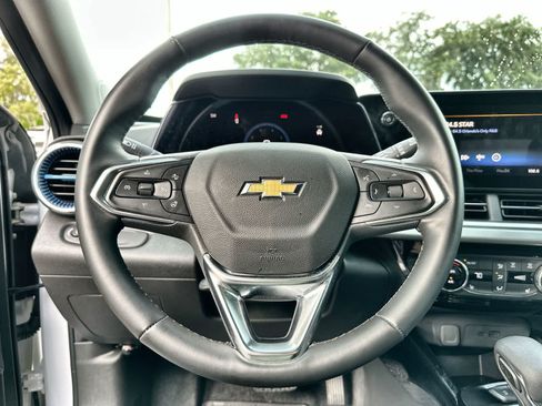 Used 2025 Chevrolet Trax LT w/ Driver Confidence Package FWD image 20