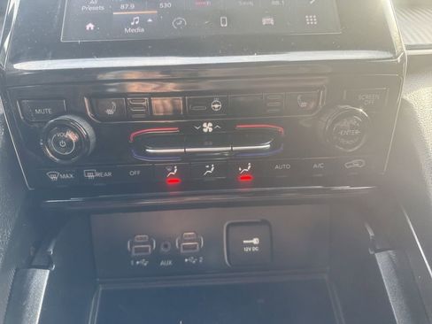 Used 2024 Jeep Grand Cherokee Altitude AWD/4WD image 21