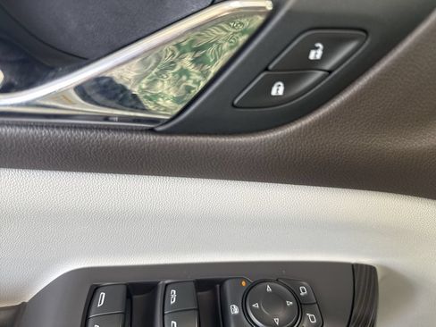 Certified 2022 GMC Acadia SLT FWD image 30