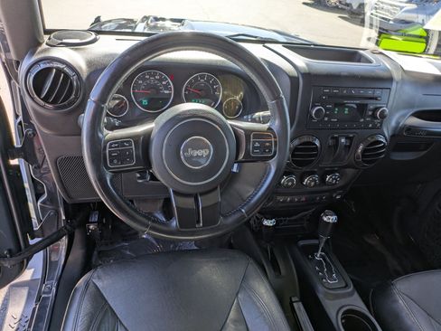 Used 2017 Jeep Wrangler Sahara AWD/4WD image 25