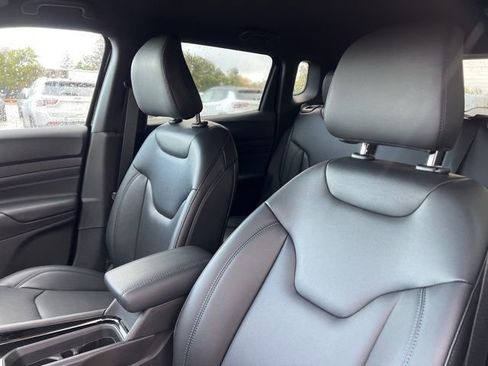 New 2026 Jeep Compass Limited image 8