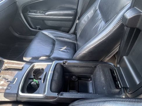 Used 2011 Chrysler 300 Limited RWD image 21