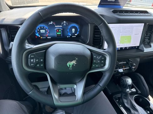 Certified 2025 Ford Bronco Badlands w/ Sasquatch Package AWD/4WD image 18
