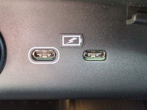 New 2025 Volvo XC40 B5 Core w/ Protection Package Premier image 21