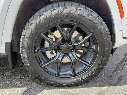 Used 2023 Jeep Grand Cherokee L Summit AWD/4WD image 7