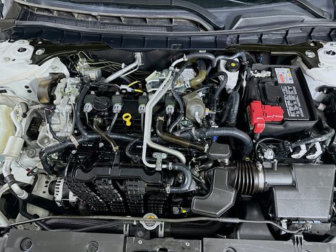 Used 2025 Nissan Altima 2.5 SV FWD image 31