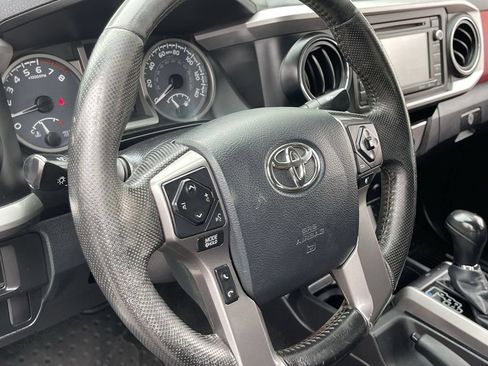 Used 2016 Toyota Tacoma SR5 w/ SR5 Appearance Package (SN) AWD/4WD image 21