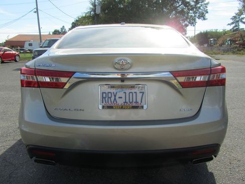 Used 2015 Toyota Avalon XLE Touring FWD image 9