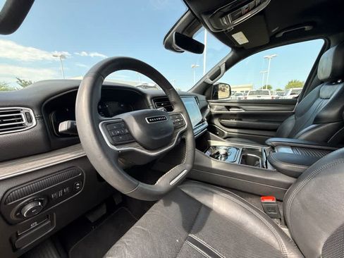 Used 2024 Jeep Wagoneer L Series II w/ Flexible Seating Group AWD/4WD image 19