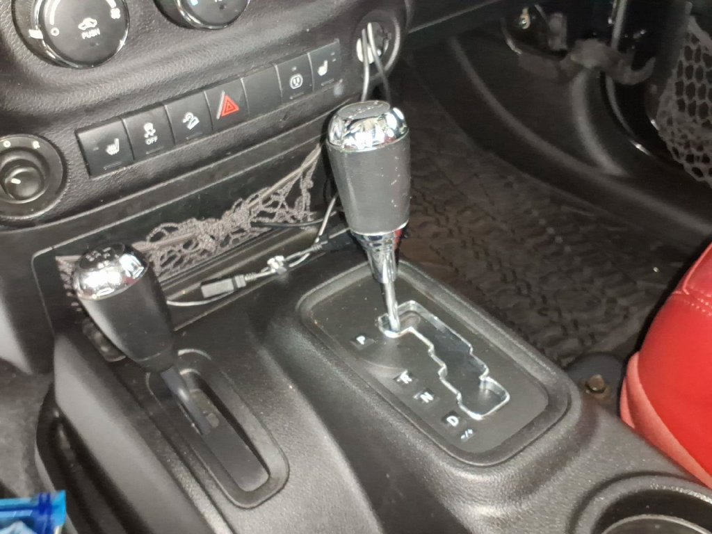 Used 2013 Jeep Wrangler Unlimited Rubicon AWD/4WD image 24