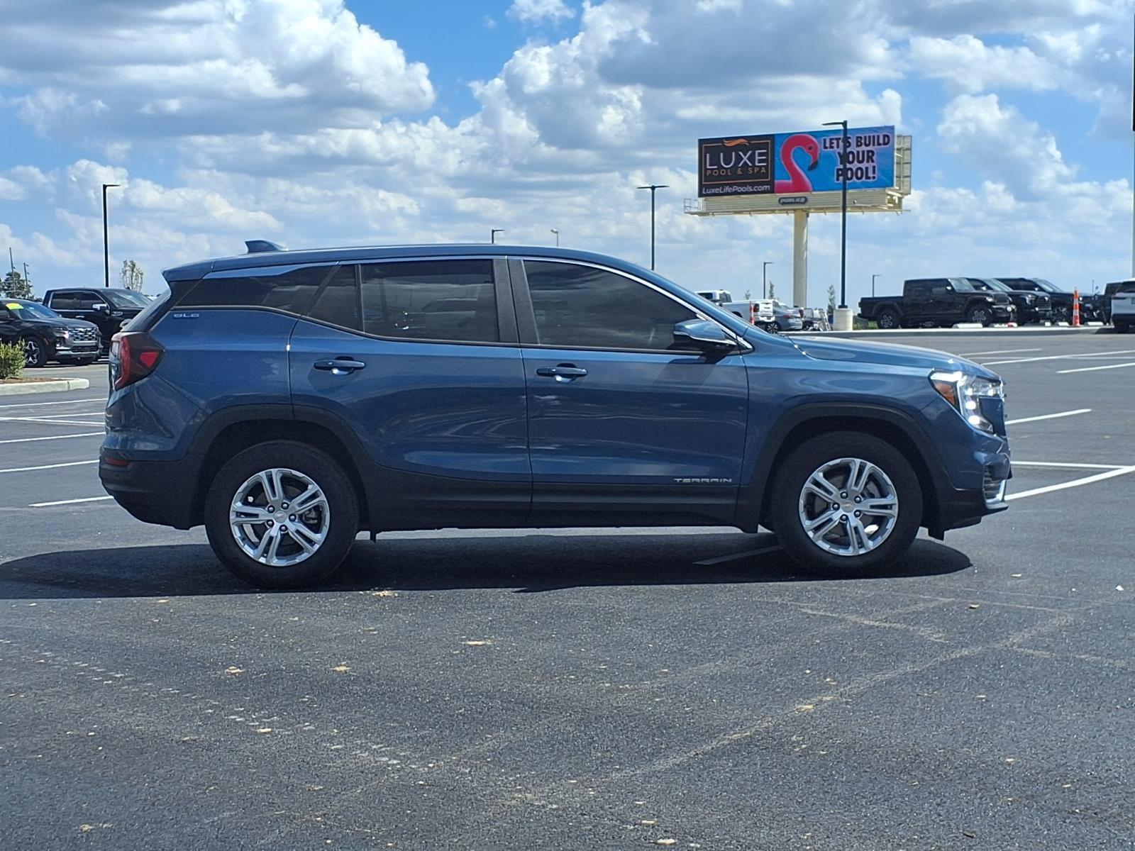 Used 2024 GMC Terrain SLE FWD image 30