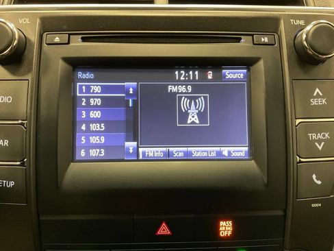 Used 2016 Toyota Camry SE w/ Moonroof Package FWD image 21