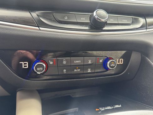 Used 2022 Buick Enclave Essence w/ Experience Buick Package FWD image 24