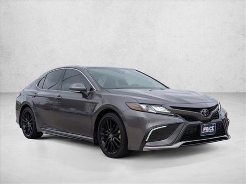 Used 2023 Toyota Camry XSE FWD image 3