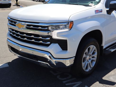 Used 2025 Chevrolet Silverado 1500 LTZ w/ Technology Package AWD/4WD image 6