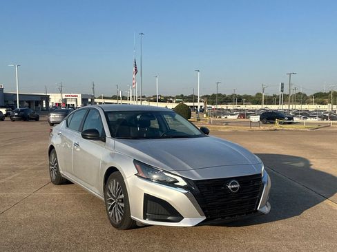Certified 2025 Nissan Altima 2.5 SV FWD image 2