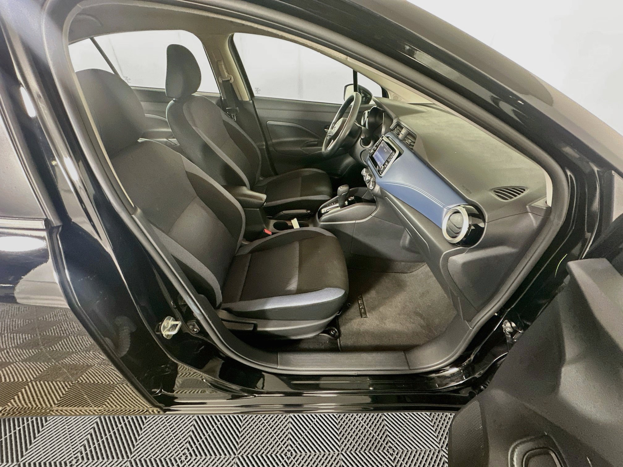 Used 2025 Nissan Versa SV FWD image 29