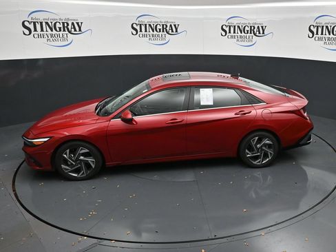 Used 2025 Hyundai Elantra Limited FWD image 21