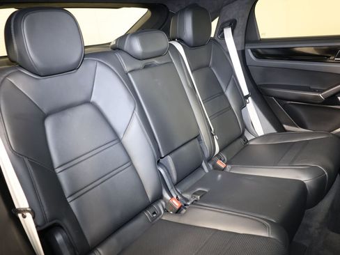 Used 2022 Porsche Cayenne GTS w/ Premium Package Plus AWD/4WD image 43