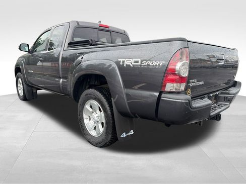 Used 2015 Toyota Tacoma 4x4 Access Cab V6 w/ TRD Sport Package image 3