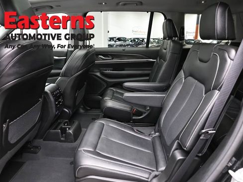 Used 2023 Jeep Grand Cherokee L Limited w/ Luxury Tech Group II AWD/4WD image 23