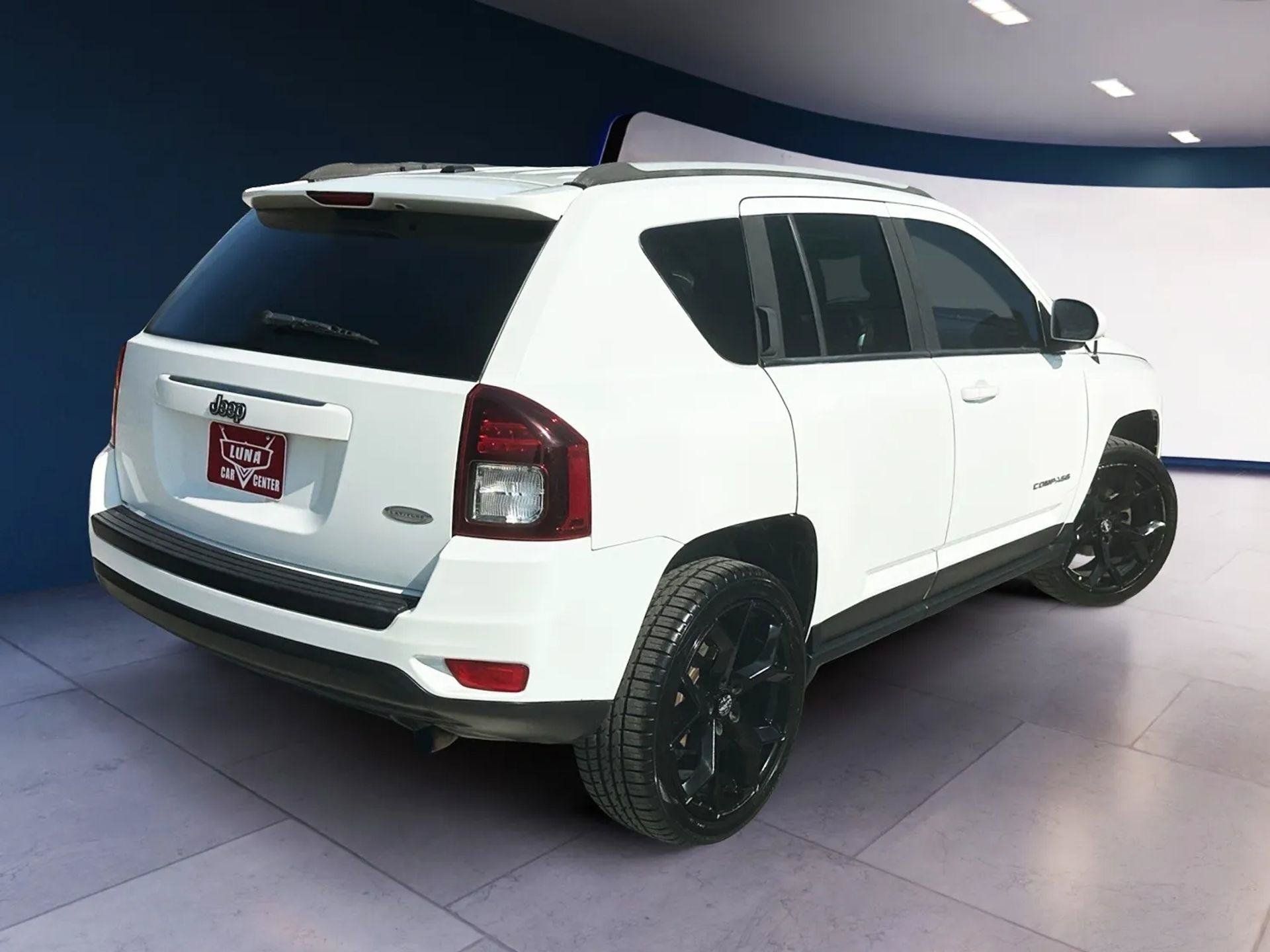 Used 2016 Jeep Compass Latitude FWD image 5