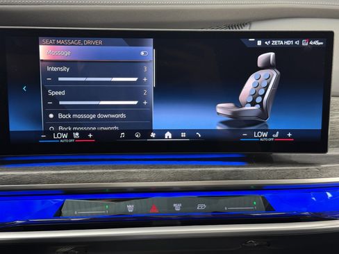 Used 2024 BMW i7 xDrive60 w/ Executive Package image 29