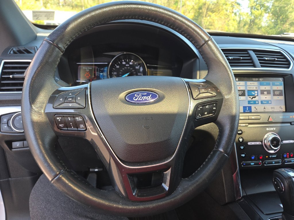 Used 2019 Ford Explorer Limited w/ Ford Safe & Smart Package AWD/4WD image 15
