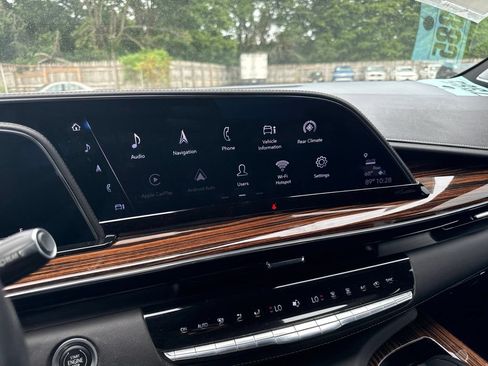Used 2022 Cadillac Escalade Premium Luxury w/ Performance Package AWD/4WD image 16