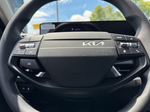 New 2025 Kia K4 LXS image 12