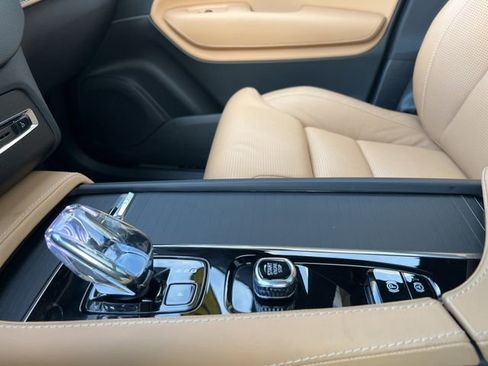 Certified 2025 Volvo XC90 B6 Ultra image 37