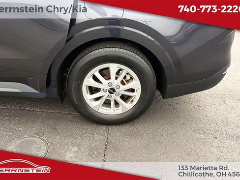 Used 2022 Kia Carnival LX FWD image 30