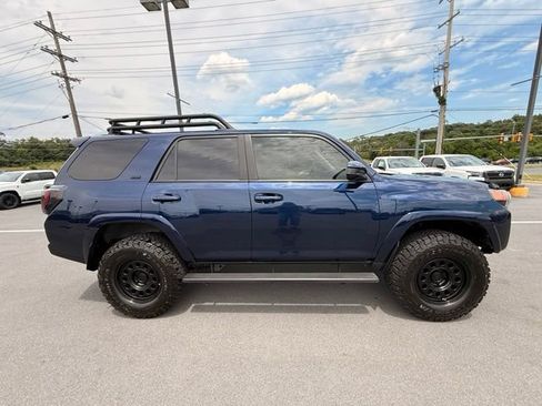 Used 2021 Toyota 4Runner SR5 AWD/4WD image 4