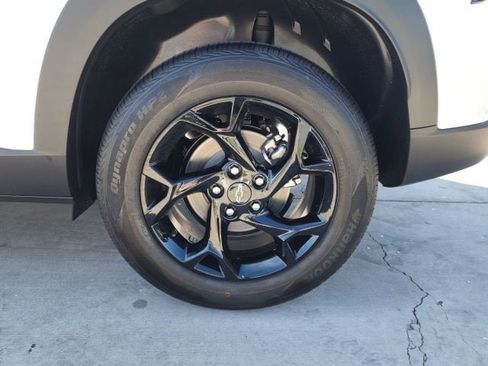 New 2026 Chevrolet Trax LT w/ Midnight Edition image 16