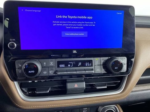 Used 2024 Toyota Grand Highlander AWD image 23