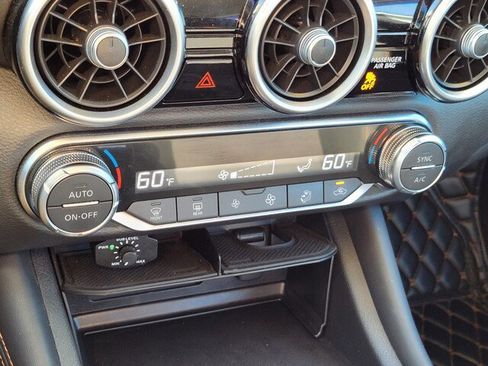 Certified 2022 Nissan Sentra SR w/ Midnight Edition image 16