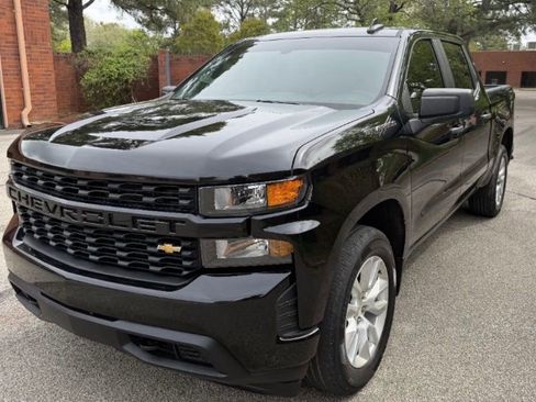 Used 2019 Chevrolet Silverado 1500 Custom w/ Trailering Package image 1