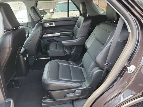 Used 2023 Ford Explorer Limited w/ Equipment Group 301A AWD/4WD image 15
