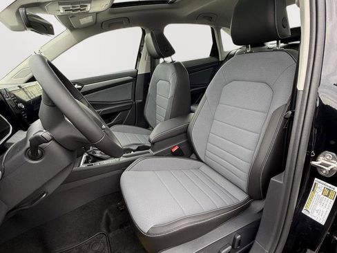 New 2025 Volkswagen Jetta SE image 10