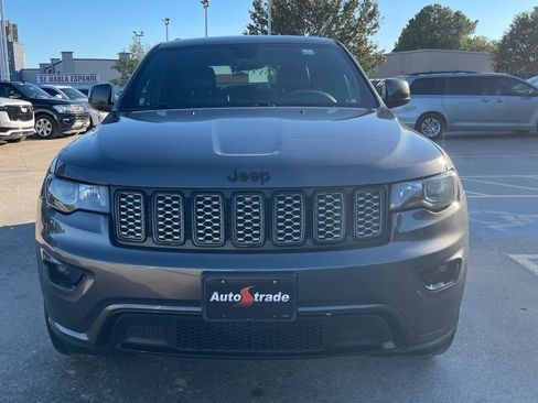 Used 2018 Jeep Grand Cherokee Altitude AWD/4WD image 9