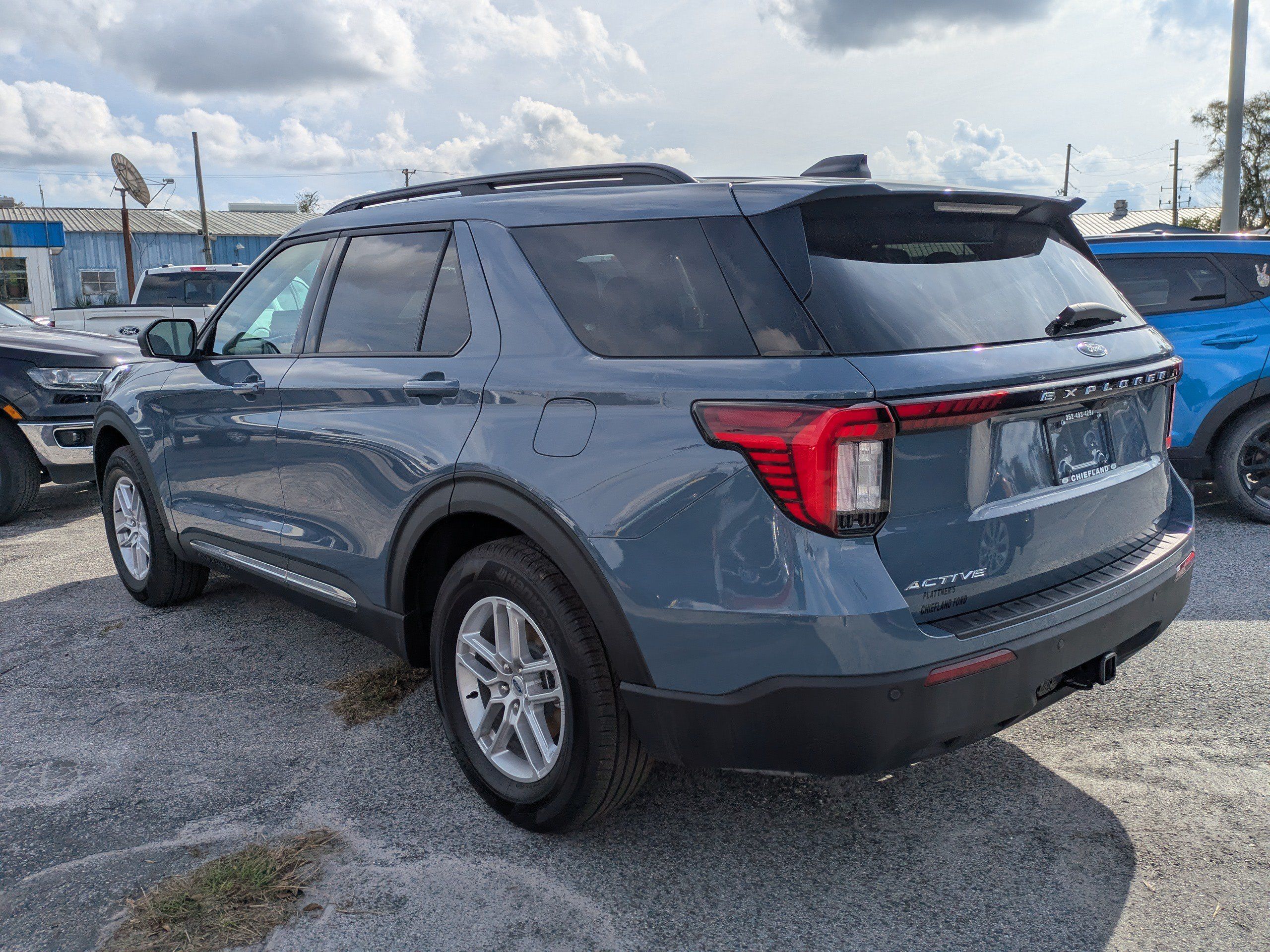 Used 2025 Ford Explorer Active RWD image 6