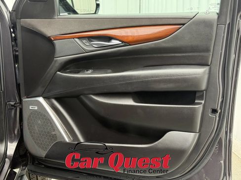 Used 2017 Cadillac Escalade Luxury AWD/4WD image 21