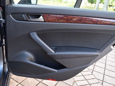 Used 2015 Volkswagen Passat TDI SEL Premium image 71