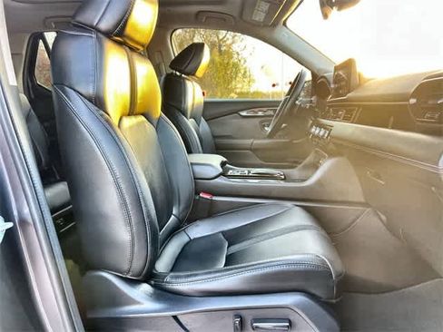 Certified 2024 Honda Pilot Touring image 12