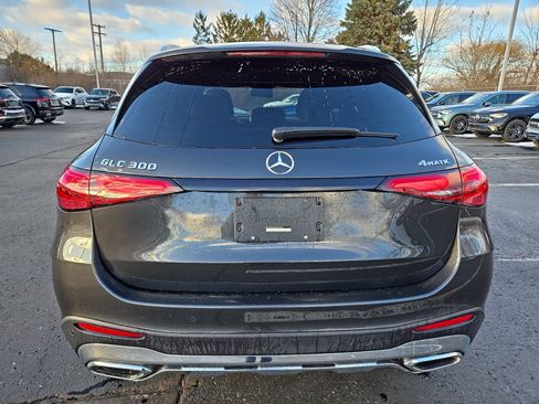 Used 2025 Mercedes-Benz GLC 300 4MATIC image 4