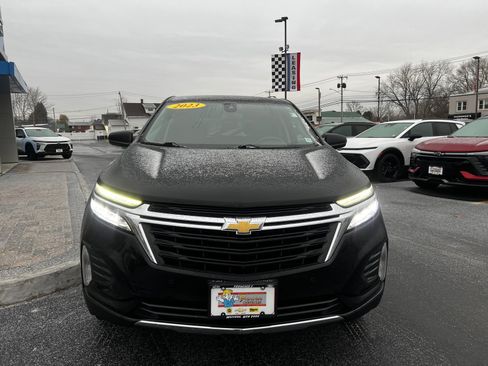 Used 2023 Chevrolet Equinox LT image 2